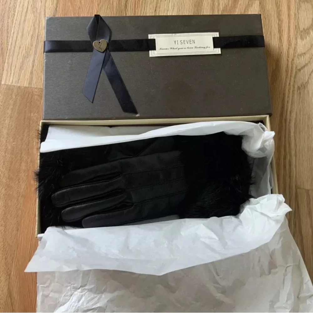 NIB YI SEVEN Gloves - Ladies Size 6.5